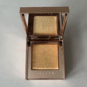 Jaclyn Cosmetics "Go For Gold" highlighter